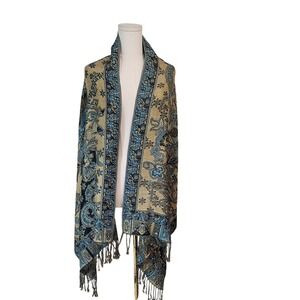 Elegant Floral Patterned Scarf